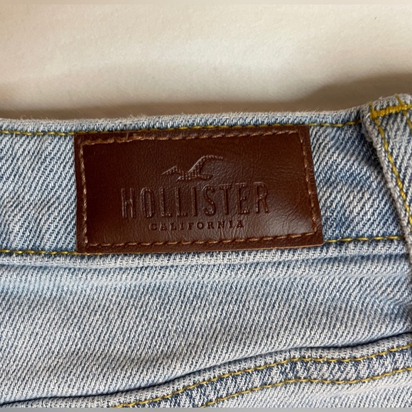 High rise light blue hollister dad jeans with cuff at the bottom size 25 - Picture 3 of 4